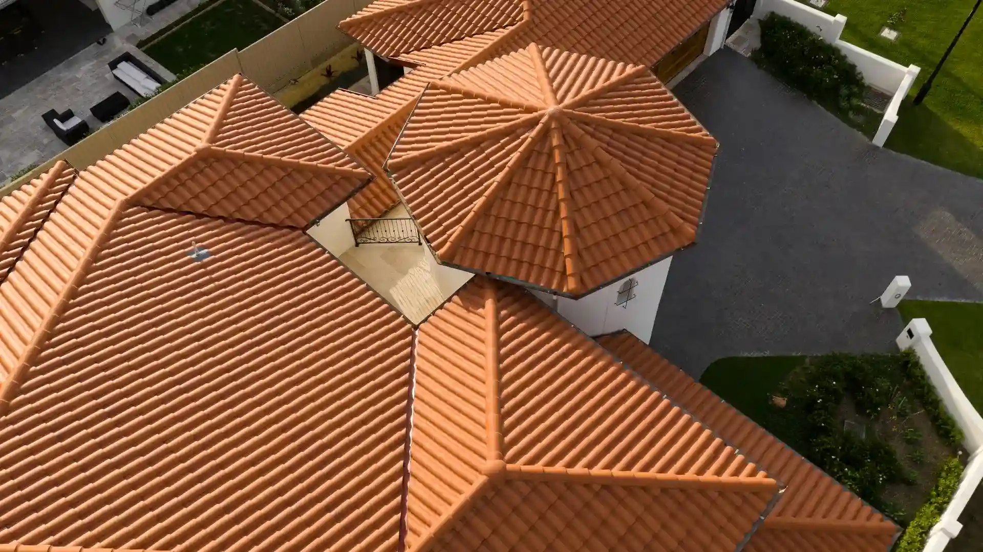 The Advantages of Regular Roof Maintenance for Commercial Property Owners
